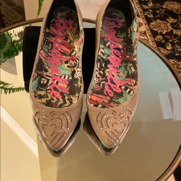 Beisyville Shoes - Tan flats with crystal studs